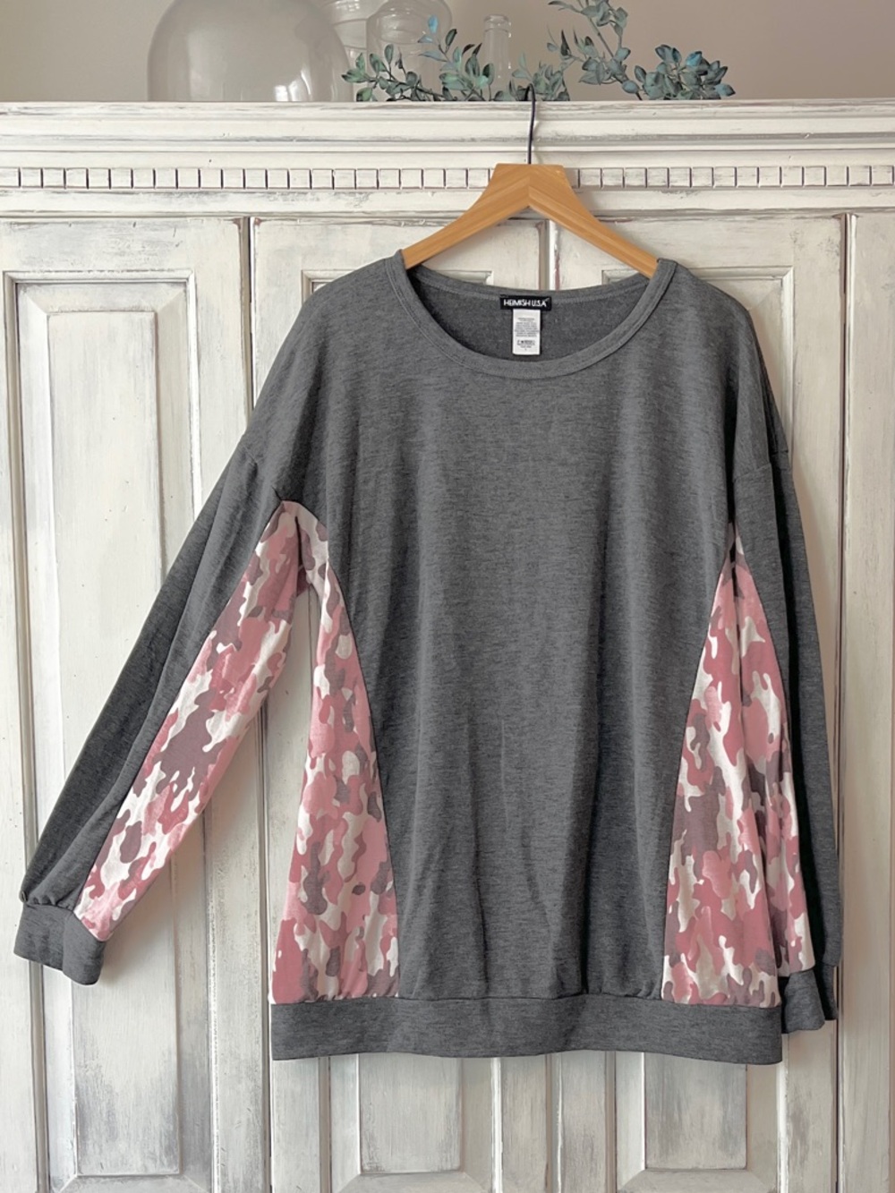 🟠NWT HEIMISH USA Long Sleeve Top in Gray/Pink Camo LARGE